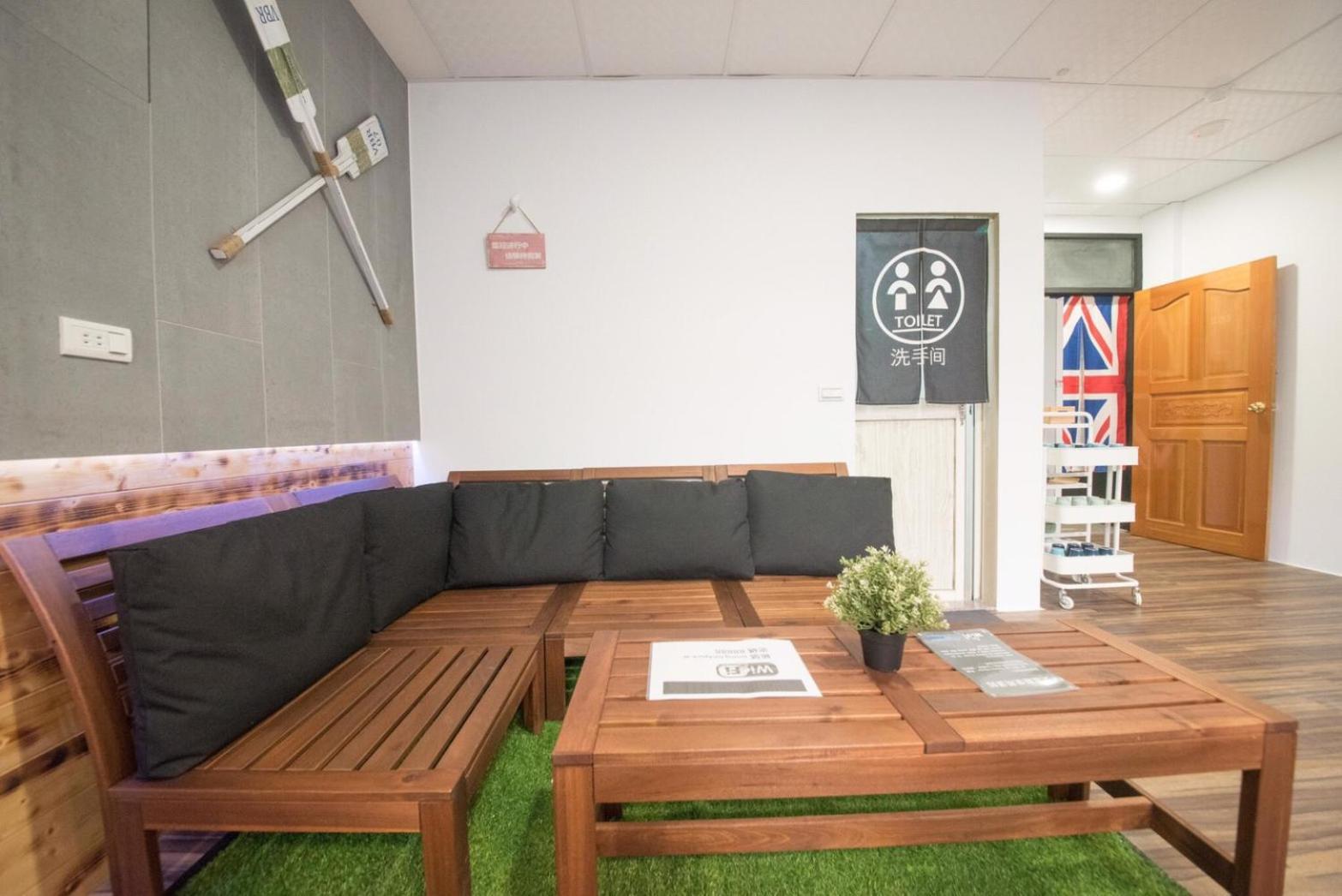 Deer Traveler Hostel Yuchi Exterior photo
