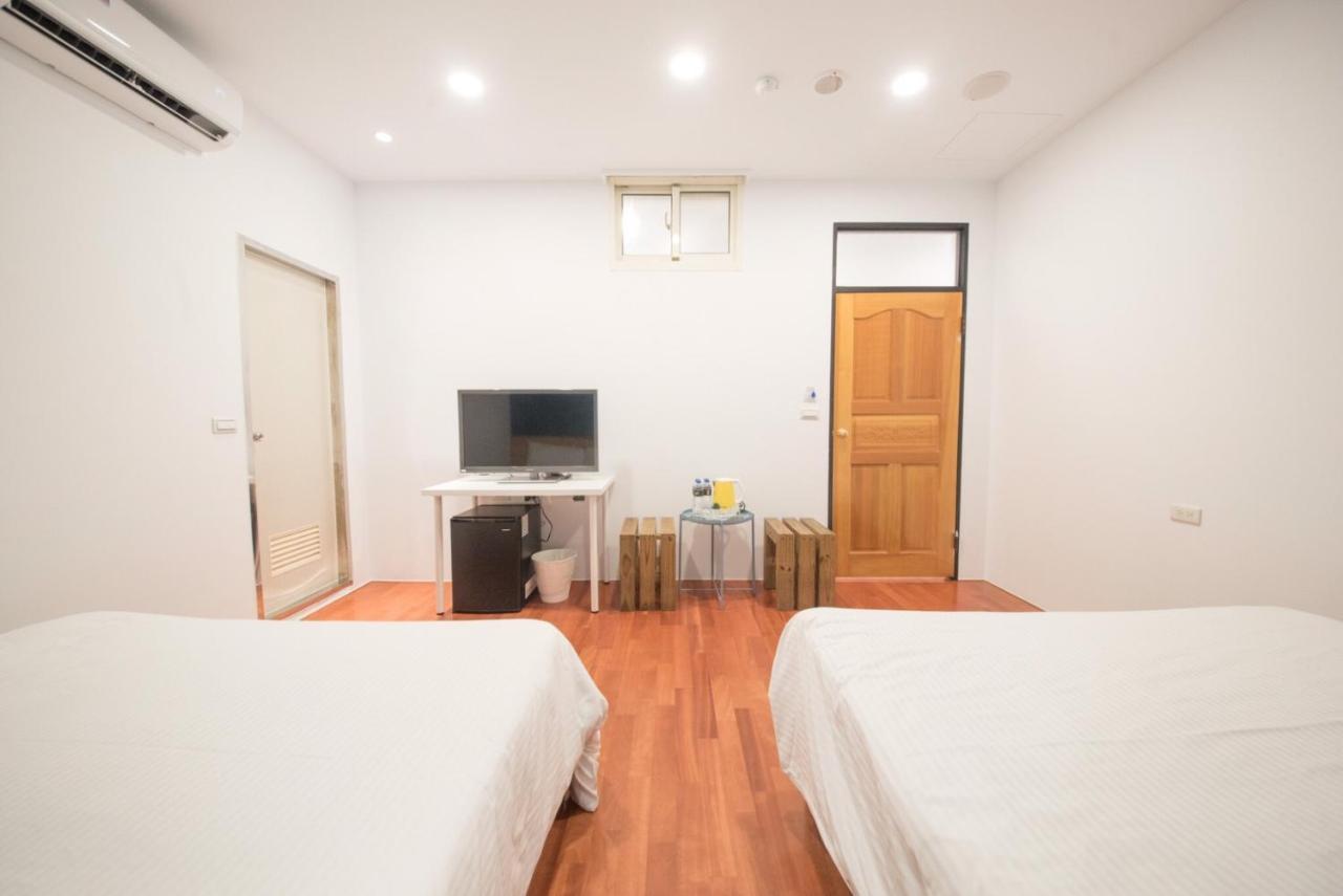 Deer Traveler Hostel Yuchi Exterior photo
